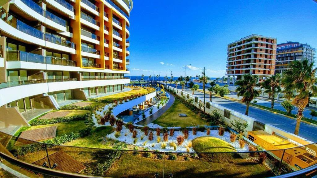 Oriza Park'ın peyzaj düzenlemesi ve su yolu, balkondan