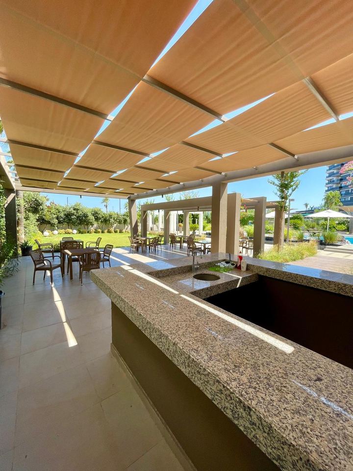 Pergola altında sosyal alan