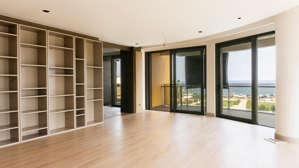 Deniz manzaralı salon